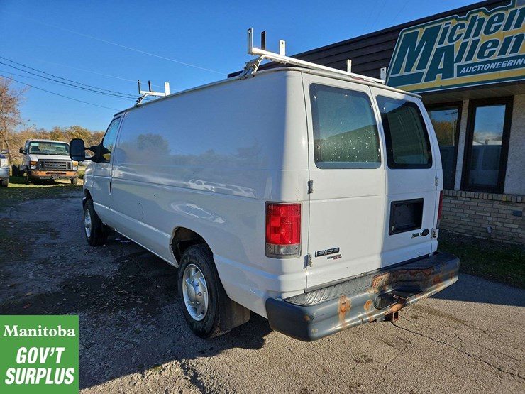2013-ford-cargo-image-4