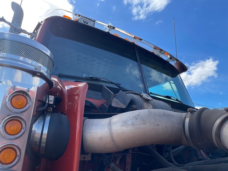 2016-western-star-4900sb-image-67