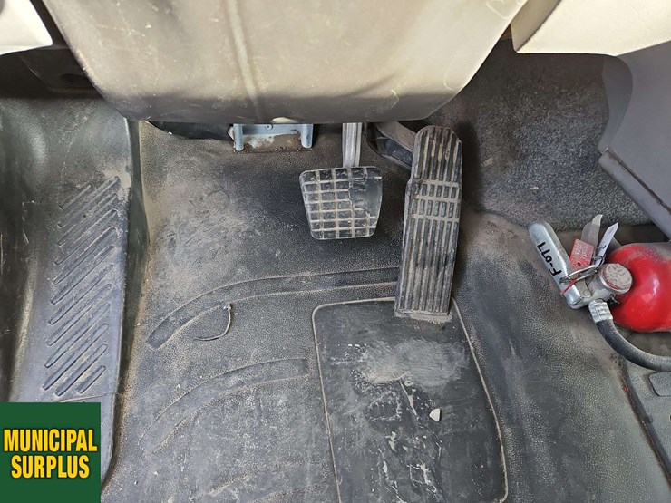 2015-freightliner-m2-106-image-27
