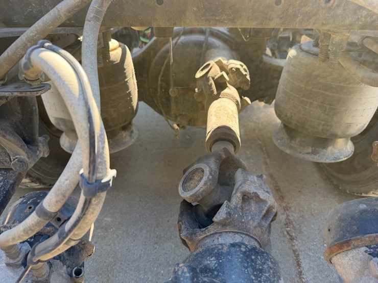 #1726-•-2019-western-star-day-cab-truck-tractor-image-40