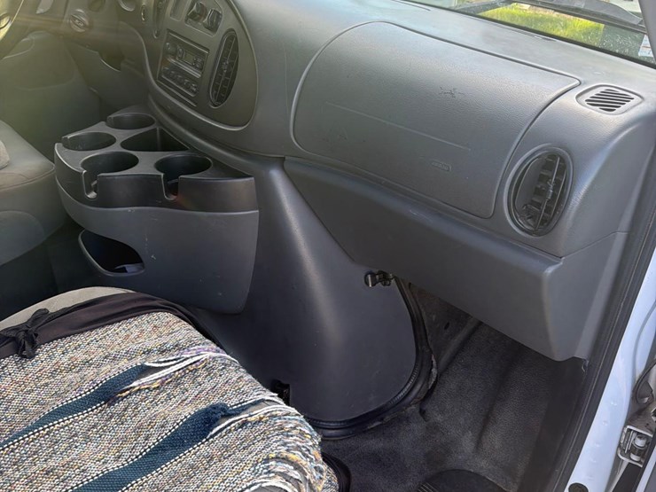 2006-ford-e250-image-37