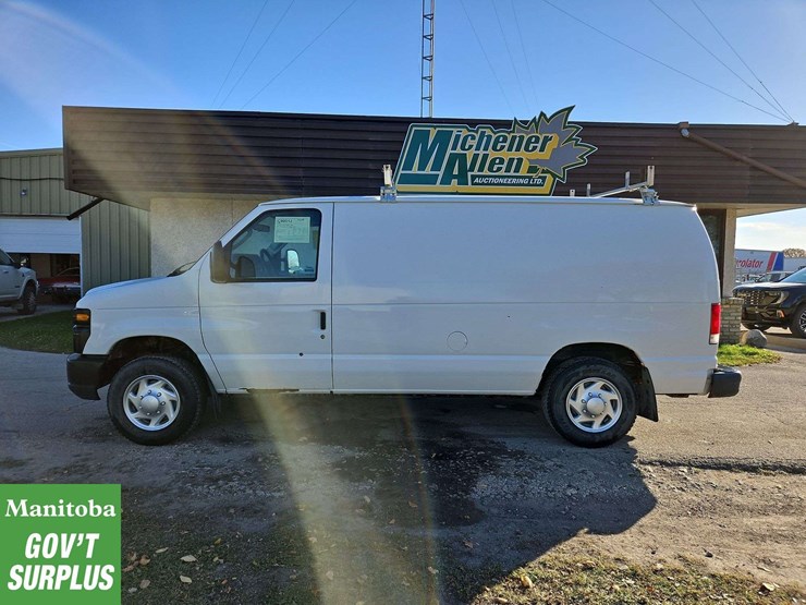 2013-ford-cargo-image-5