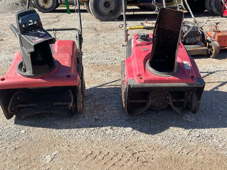 #1846-•-(2)-gas-powered-snow-blowers-for-parts-image-17