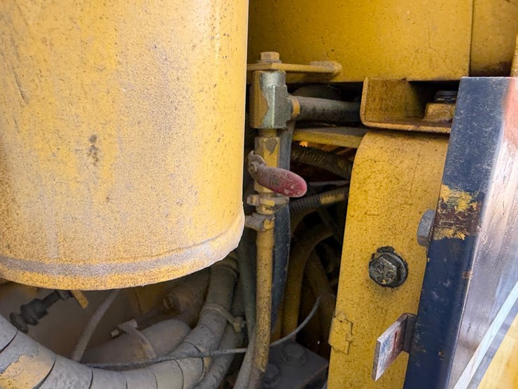 #3534-•-komatsu-gd305a-motor-grader-image-65