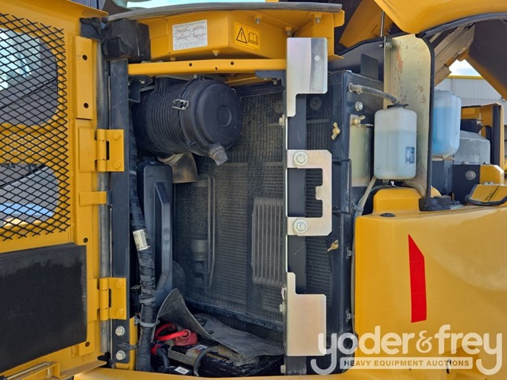 2020-deere-85g-image-47