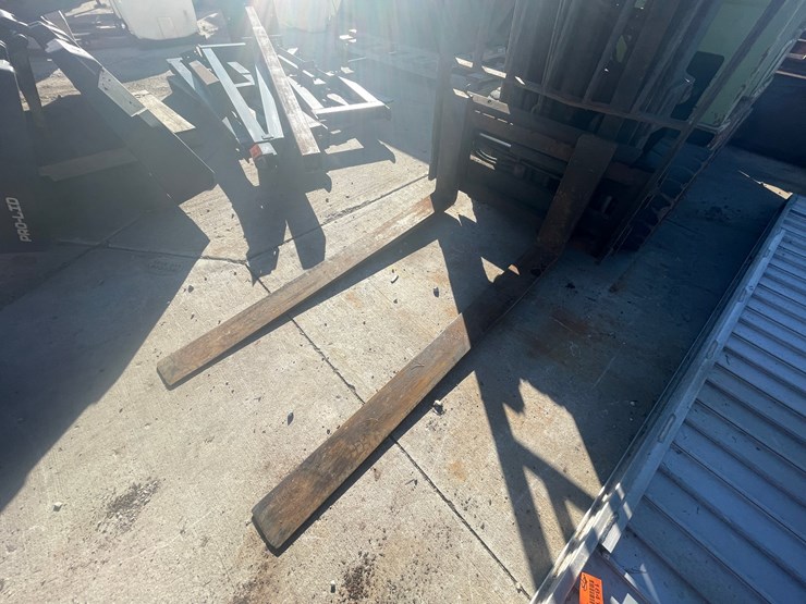 #1798-•-clark-lp-forklift-image-5
