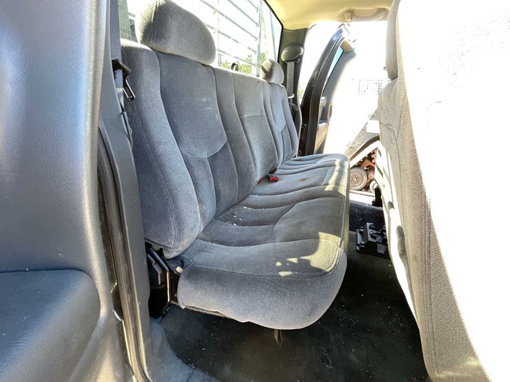 2004-gmc-2500hd-image-63