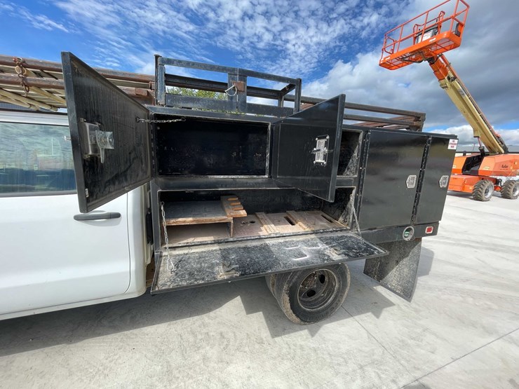 2018-chevrolet-3500-image-27
