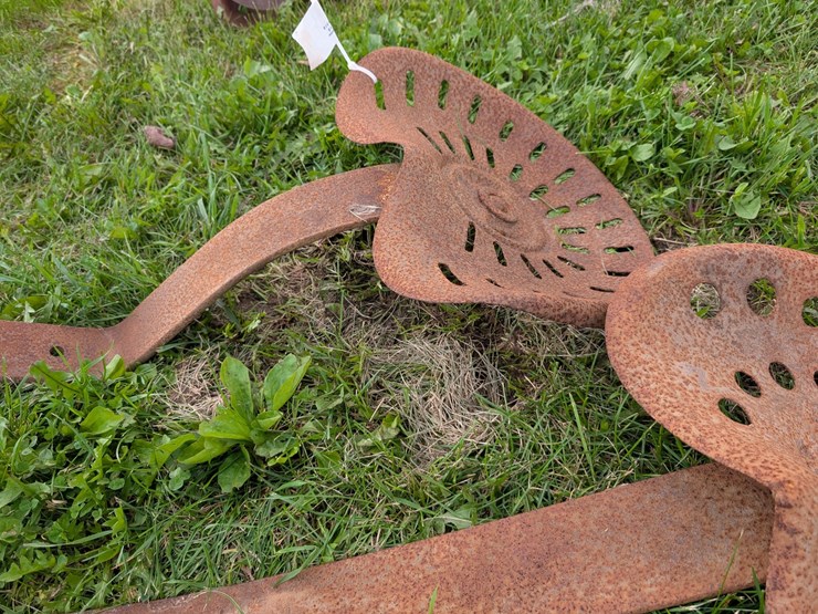 #4055-•-vintage-metal-tractor-seats-image-5