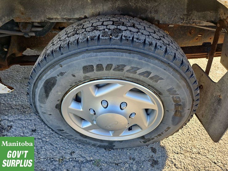 2013-ford-cargo-image-14