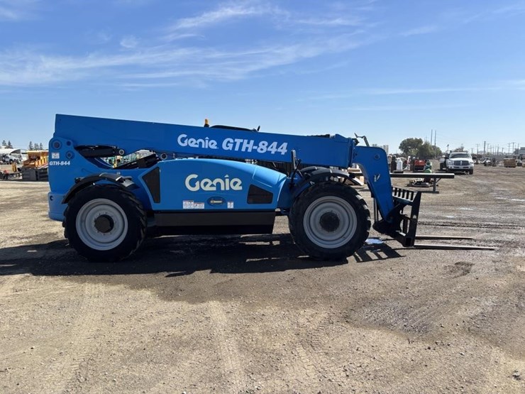 2020-genie-gth844-image-7