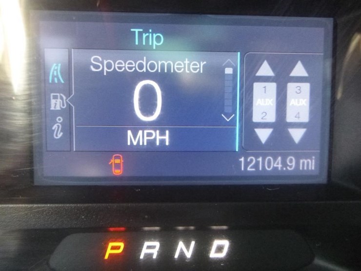 2015-ford-explorer-image-17
