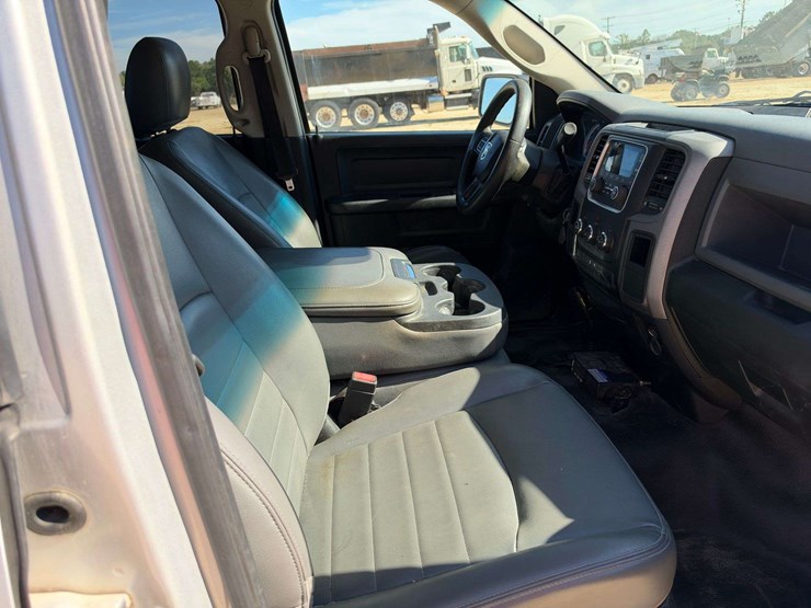 2014-dodge-1500-image-18