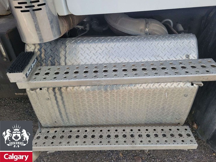 2016-freightliner-114sd-image-32