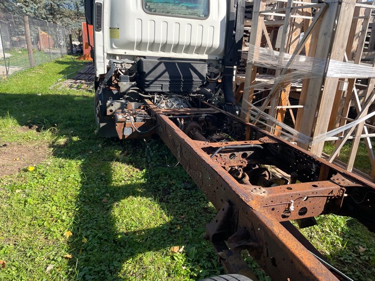 isuzu-nqr-image-19