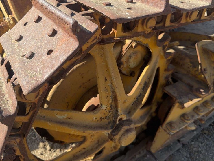 caterpillar-fifteen-image-12