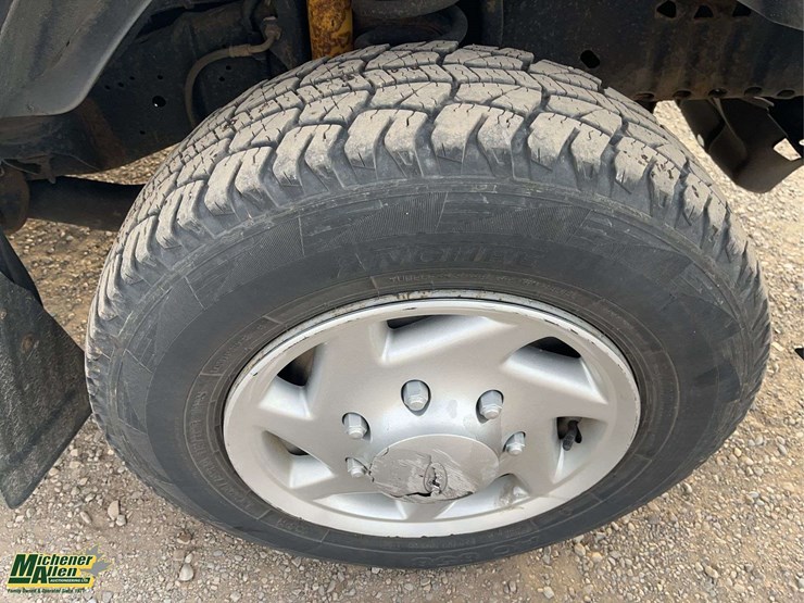 2014-ford-cargo-image-12