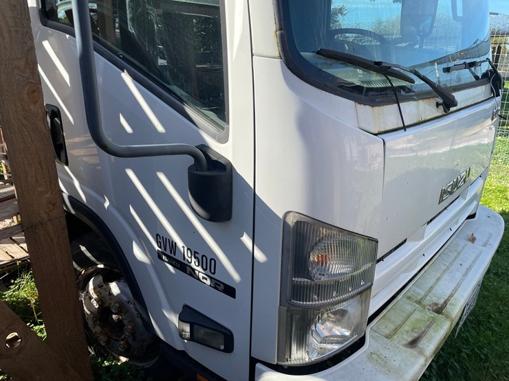 isuzu-nqr-image-37