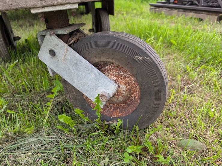 #4059-•-3-wheel-feed-cart-image-5