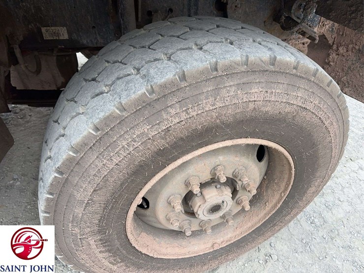 2015-freightliner-114sd-image-12