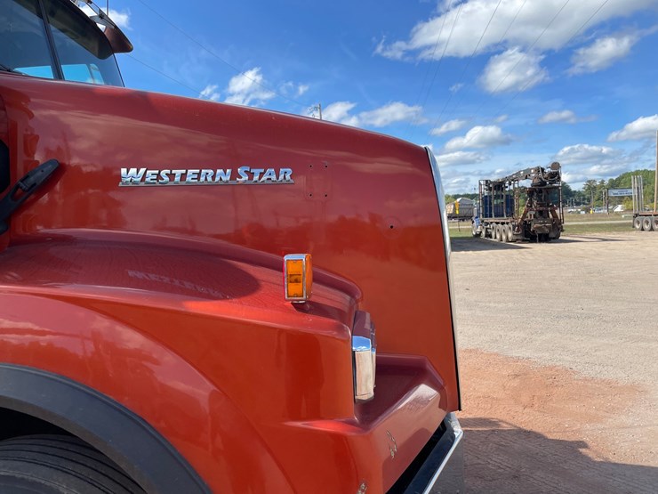 2016-western-star-4900sb-image-53