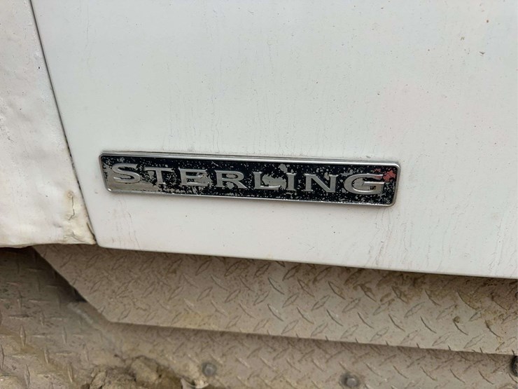 2006-sterling-lt9500-image-16