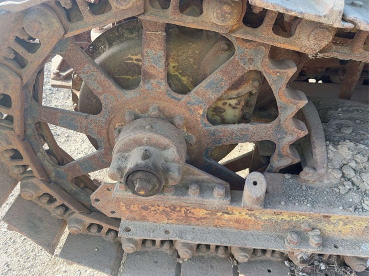 caterpillar-thirty-image-14