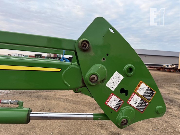 2023-john-deere-520m-image-16
