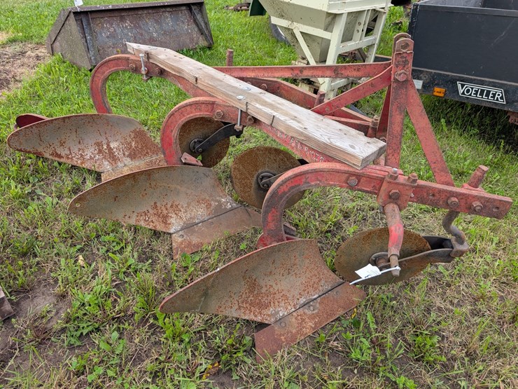 #4062-•-massey-ferguson-mow-board-plow-image-2