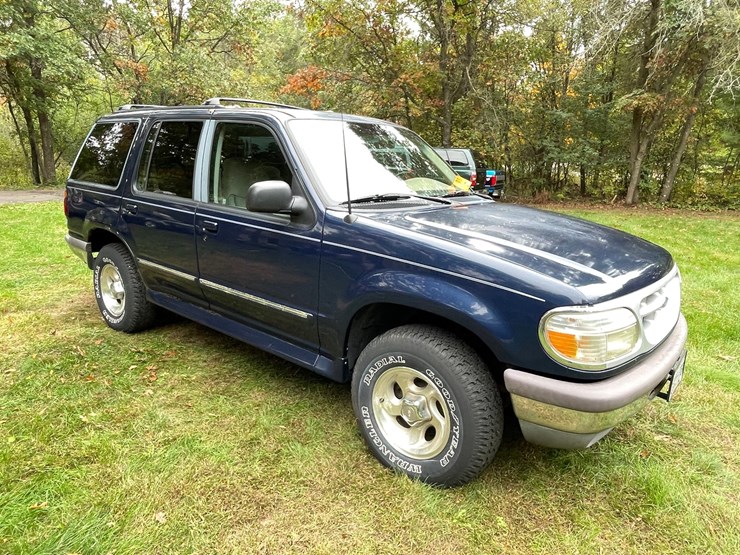 1997-ford-explorer-xlt-image-3
