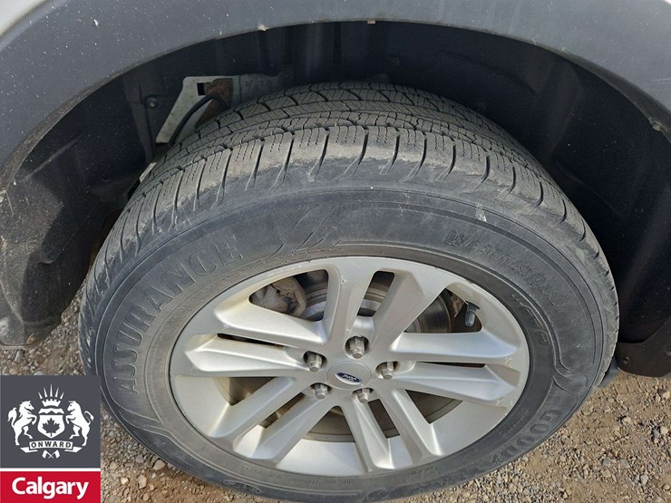 2015-ford-explorer-image-11