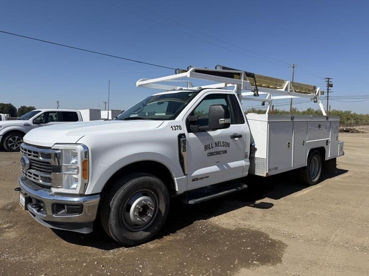 2024-ford-f350-xl-image-1