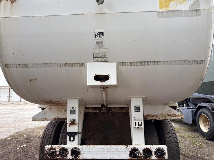 2005-peterbilt-320-image-35
