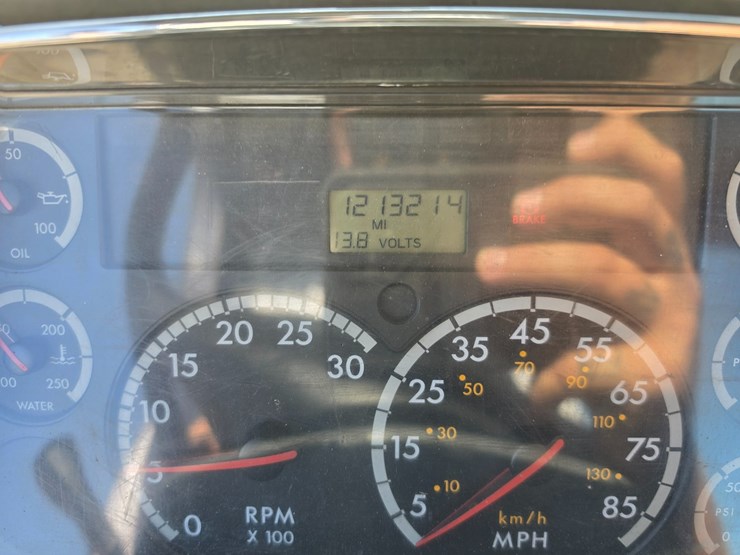 2016-freightliner-columbia-120-image-64