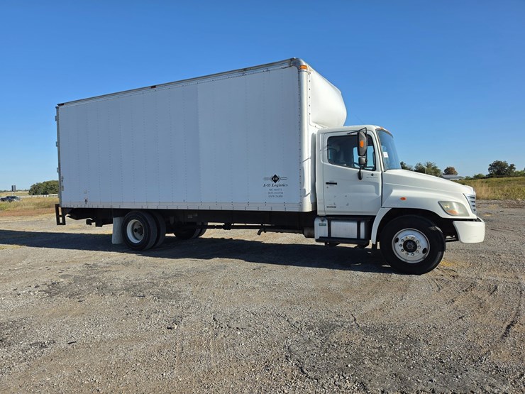 2007-hino-268-image-19