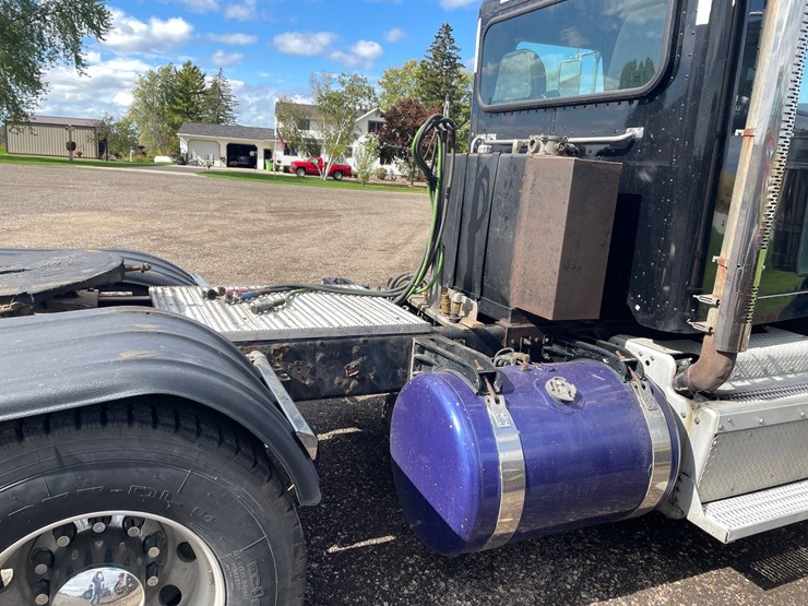 #116-•-2013-peterbilt-day-cab-semi-(title-in-delay)-(denmark-wi)-image-10