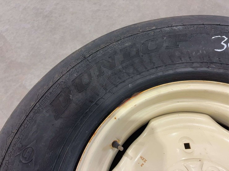 dunlop-9.00-r-20-implement-tire-on-6-lugg-rim-image-3