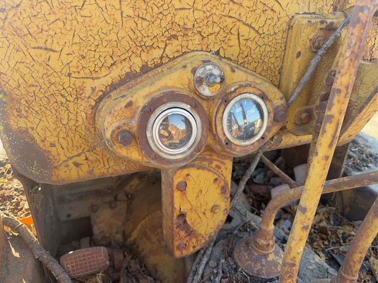 caterpillar-twenty-two-image-26