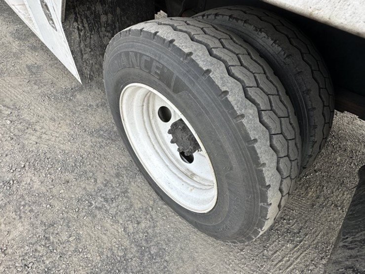 2005-ford-f650-image-13