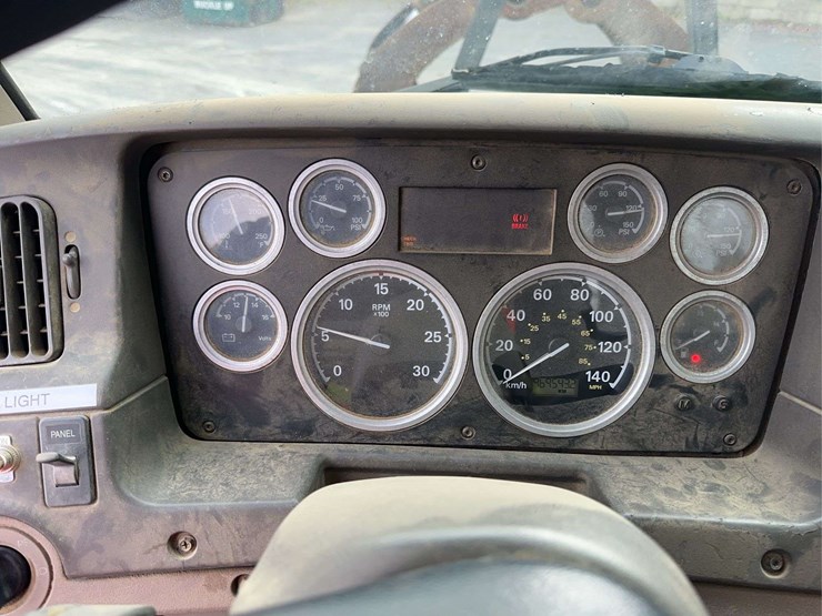 2006-sterling-lt9500-image-27