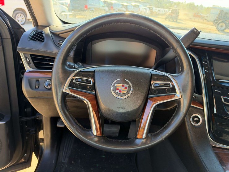 2015-cadillac-escalade-image-12