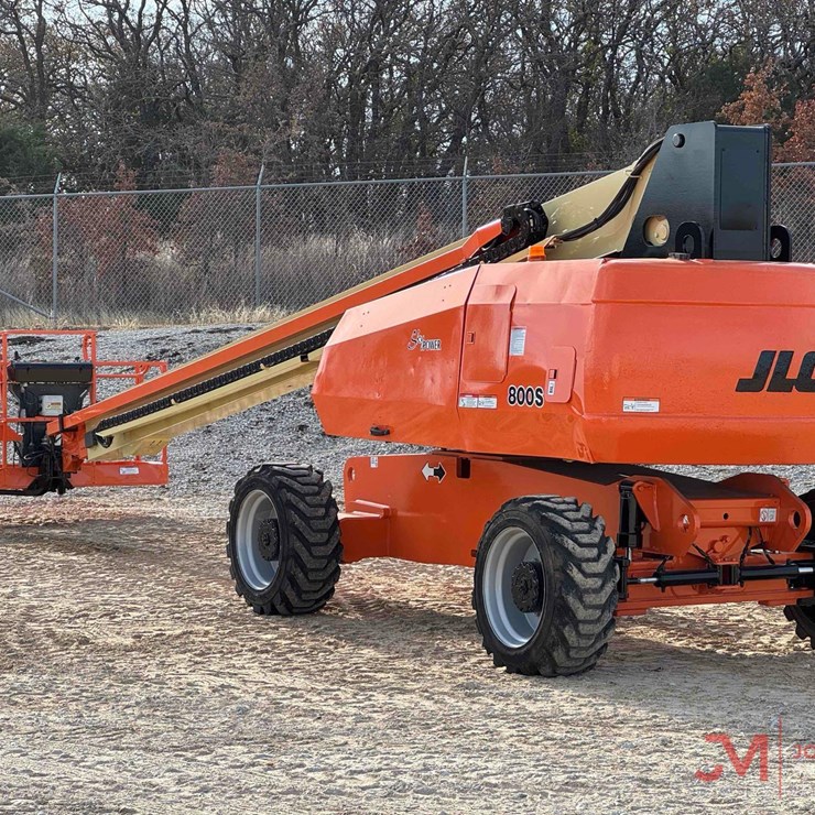 2013 JLG 800S