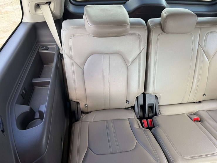 2020-ford-expedition-limited-image-32
