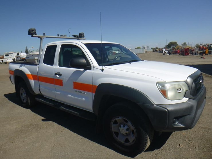 2017-toyota-tacoma-image-2