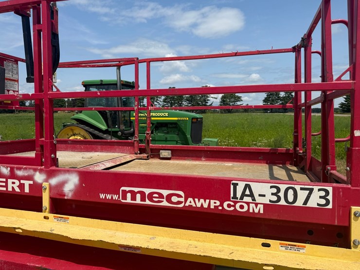 #2085-•-2016-mec-4096-ert-scissor-lift-image-17