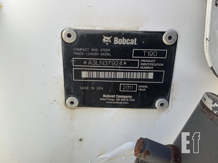 2011-bobcat-t190-image-16