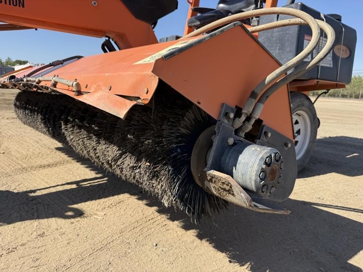 lay-mor-sm-300-3-wheel-broom-image-28