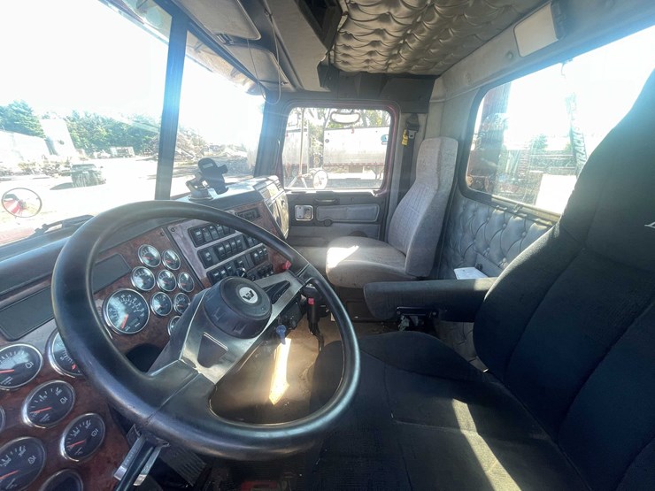 #117-•-2011-western-star-semi-tractor-(has-wi-title)-(forestville,-wi)-image-65