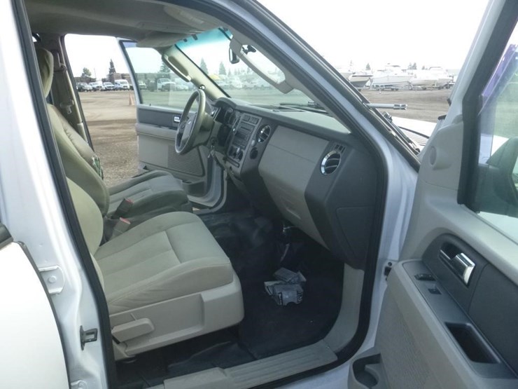 2011-ford-expedition-image-7