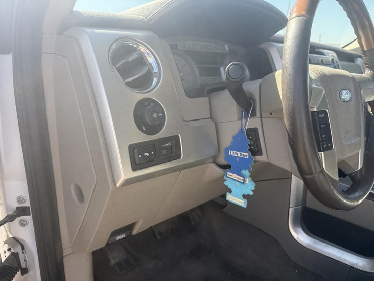 2010-ford-f150-platinum-image-30